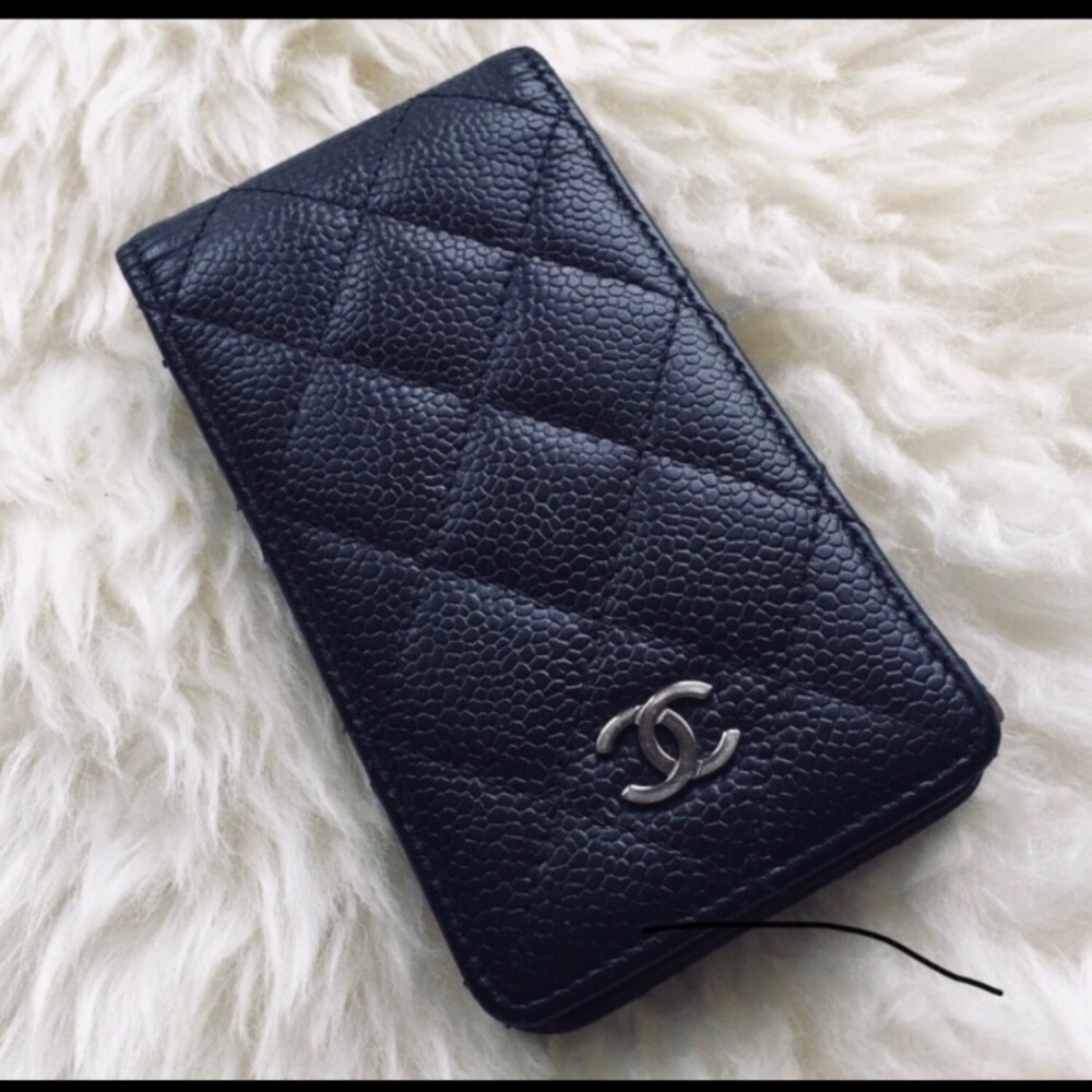 CHANEL phone case 📱
